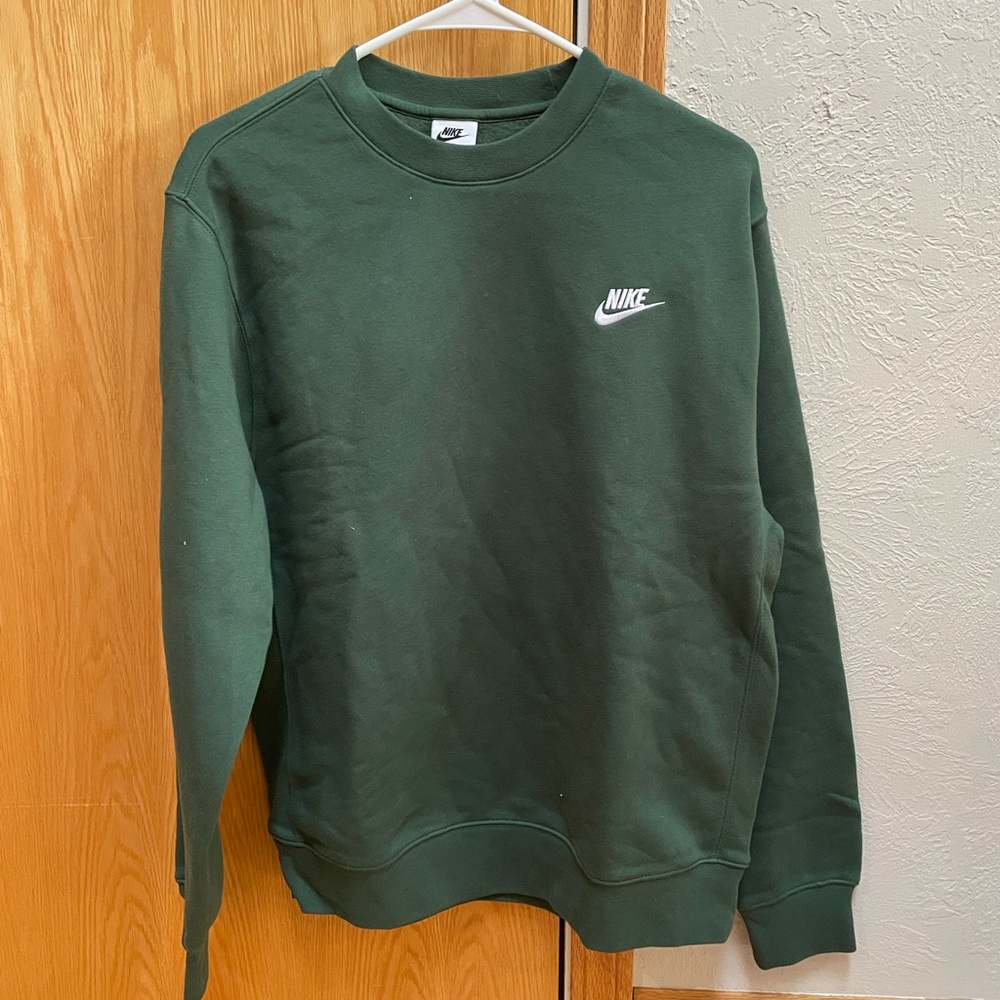Nike Men’s Sportswear Club Fleece Crewneck Sweatshirt